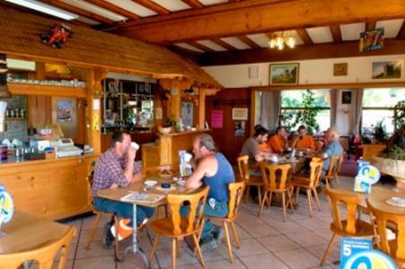 Hotel-Buffet De La Gare Chateau-d'Oex Bagian luar foto